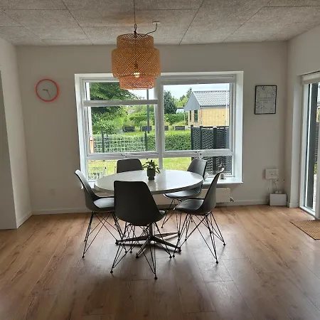 Lovely Downtown Villa *