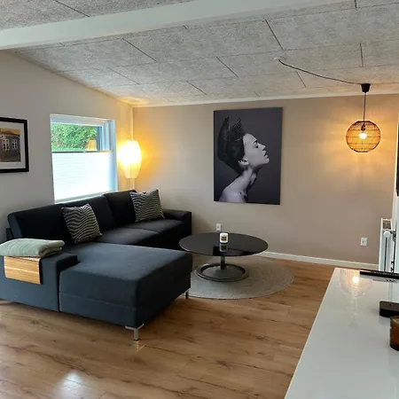 Lovely Downtown Вилла